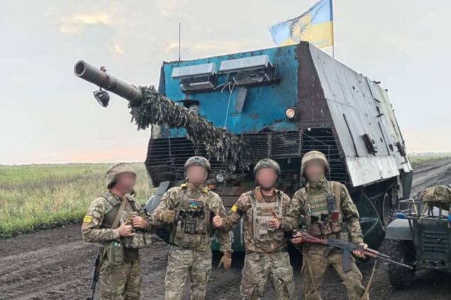 ВСУ затрофеили российский танк-сарай и взяли его экипаж в плен. Видео