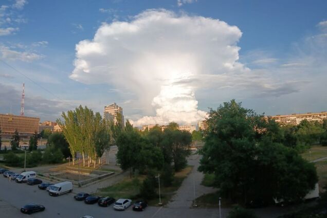 Гриб в небе над Запорожьем