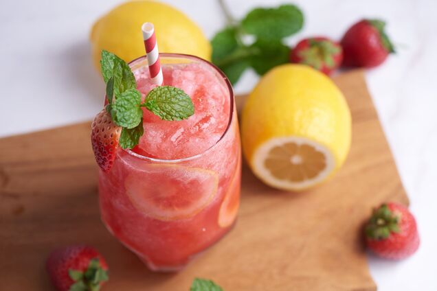 Клубничный лимонад: как приготовить освежающий летний напиток дома