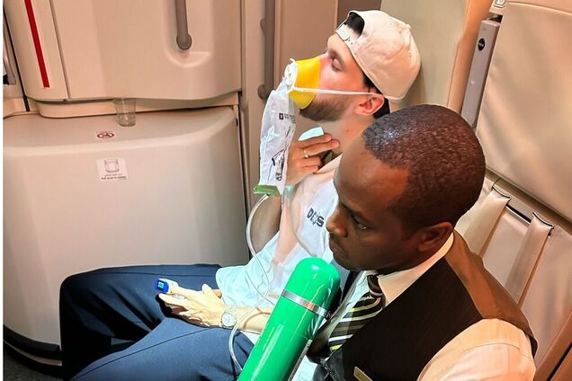 Зірка серіалу 'Острів кохання' мало не помер від приступу алергії на борту літака Emirates: розгорівся гучний скандал