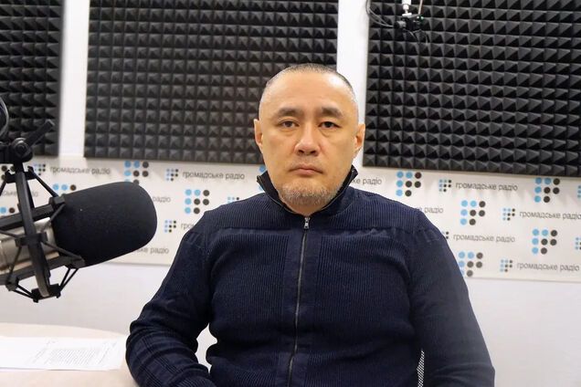 Казахський журналіст Айдос Садиков, на якого скоїли замах у Києві, помер у лікарні