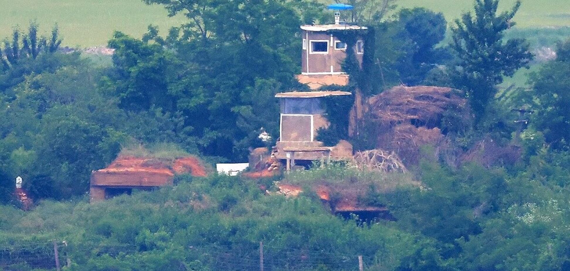 Десятки военных из КНДР пересекли границу с Южной Кореей, были слышны выстрелы: что произошло