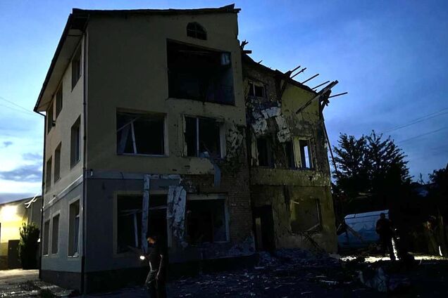 Россияне атаковали Украину 'Шахедами', во Львовской области повреждены здания, есть пострадавший. Фото