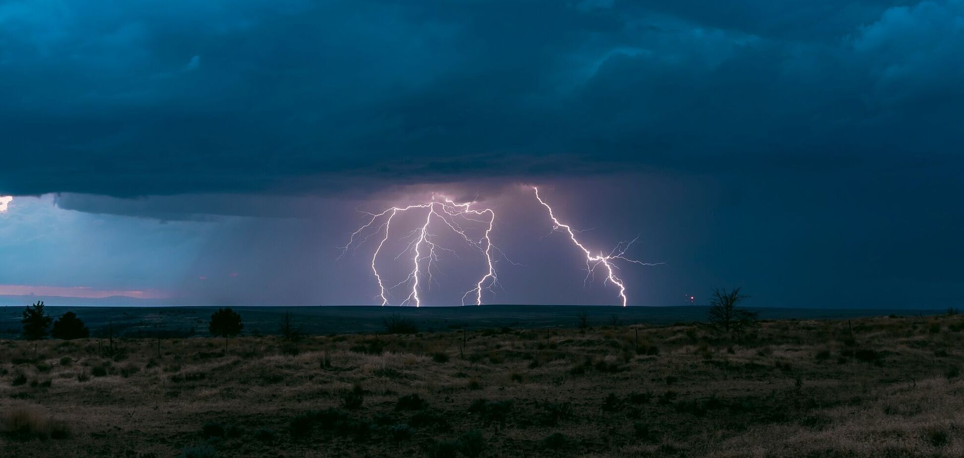 Жара ослабнет: Украину накроют дожди с грозами, синоптики дали детальный прогноз. Карта