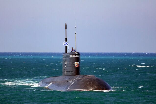 В ВМС объяснили, почему Россия постоянно держит подводные лодки в Черном море
