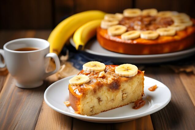 Банановий пиріг з карамельним соусом та горіхами: готуємо вишукану страву нашвидкуруч