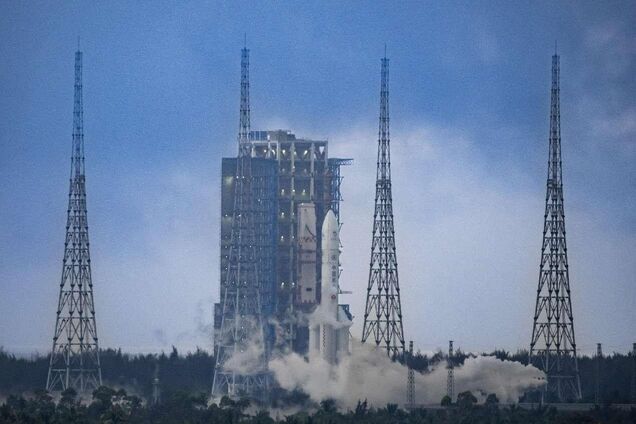 Китай посадив зонд на зворотному боці Місяця. Відео