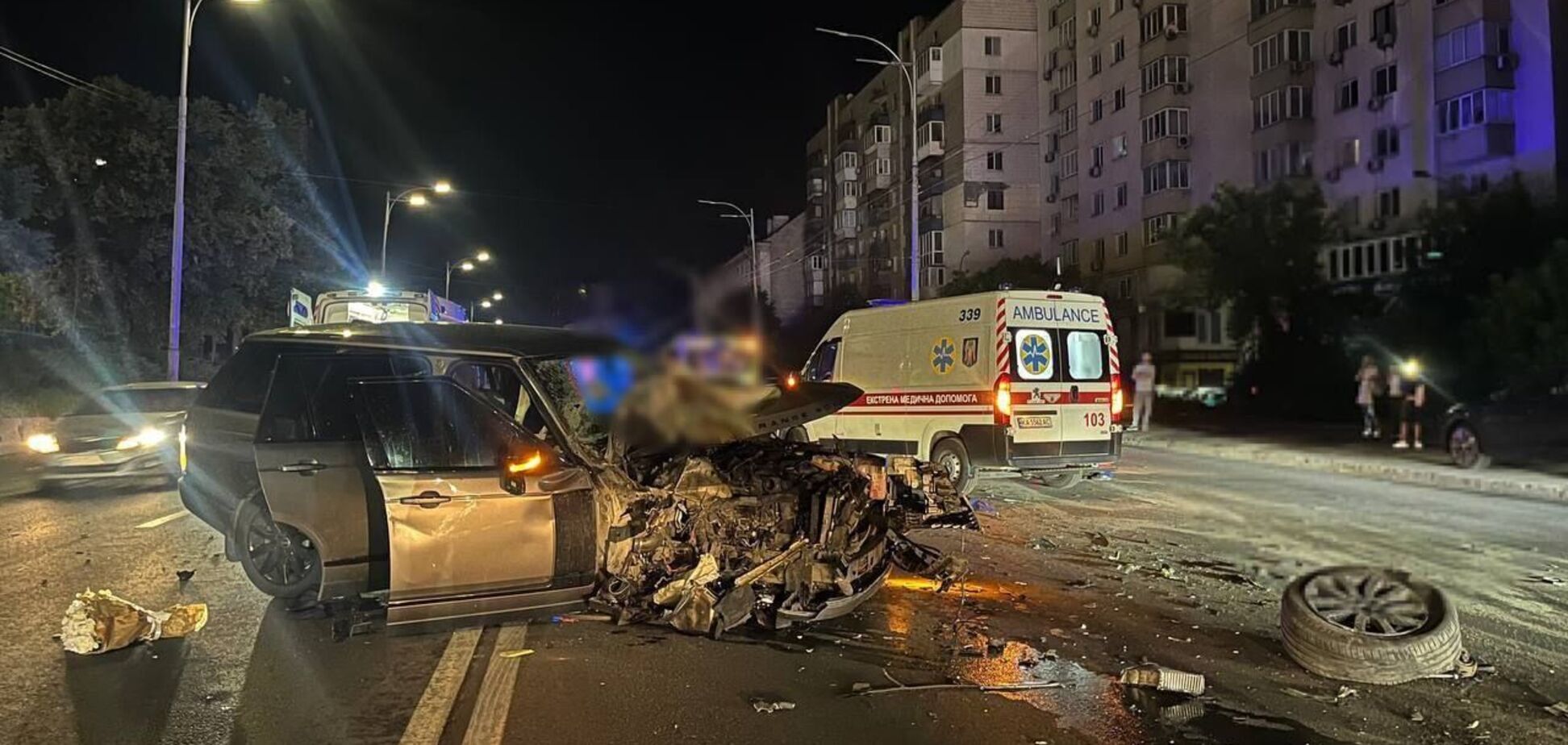 В Киеве Range Rover влетел в троллейбус: много пострадавших. Видео