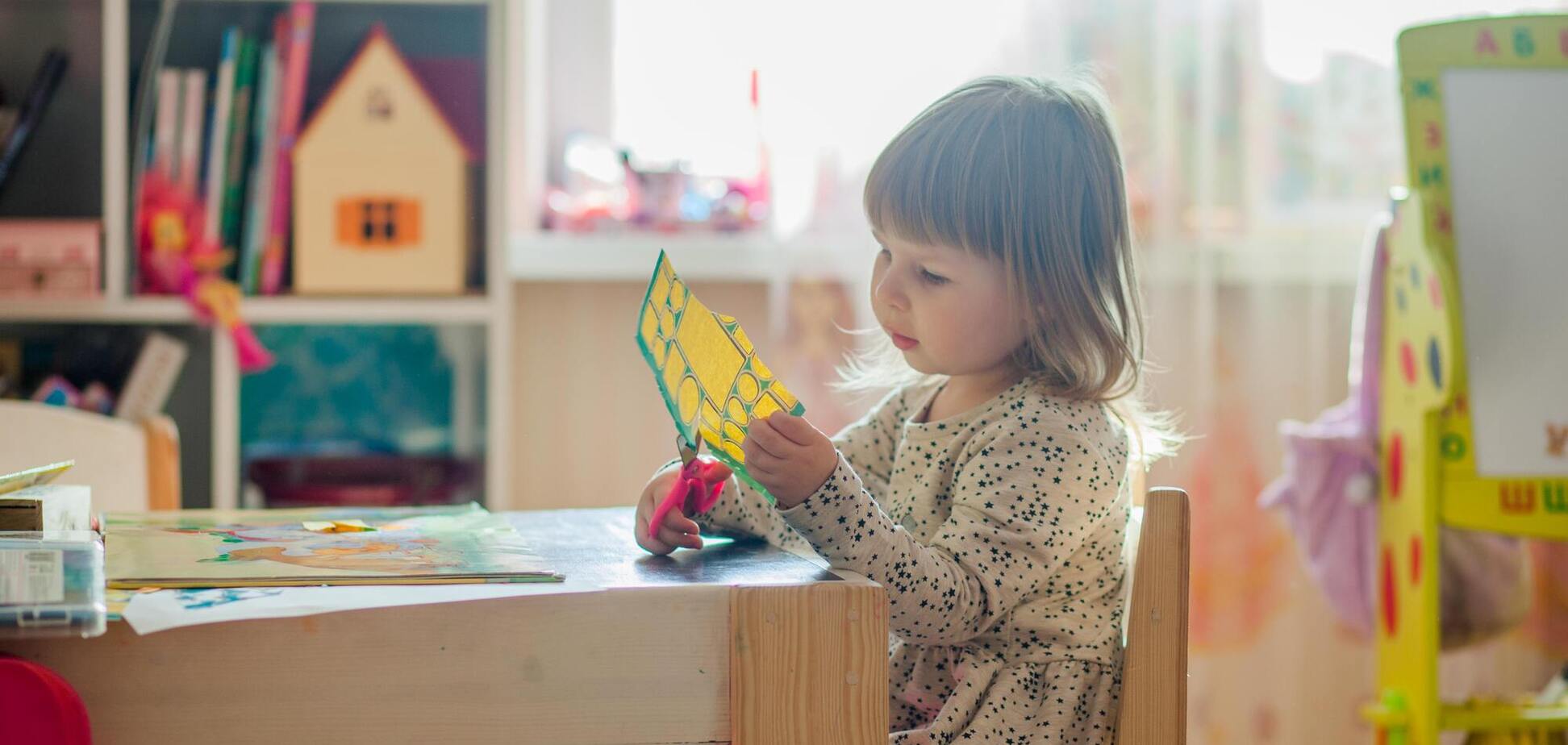 Отдать можно с 6 недель, стоимость достигает 2 тысяч евро, а дети ходят просто играть: как работают детсады в Нидерландах