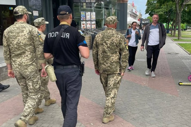 Ролики снимают на оккупированных территориях: Россия готовит новые ИПСО, нацеленные на дискредитацию сотрудников полиции и ТЦК