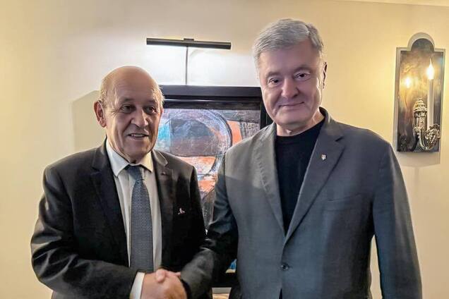 Задля спільної перемоги над агресором: Порошенко на зустрічі з радником Макрона закликав прискорити постачання Україні необхідної зброї