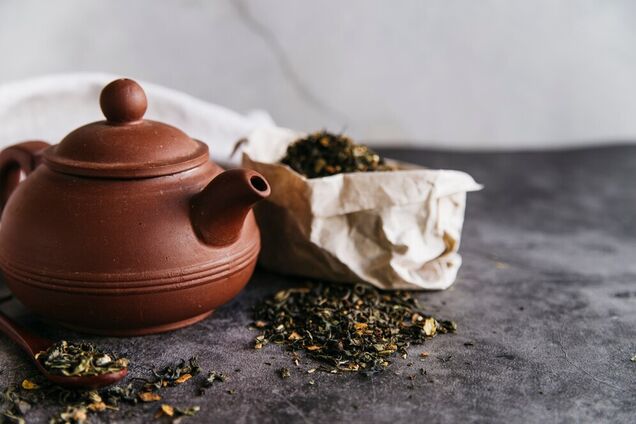 Чай улун: як дві чашки на день допоможуть спалити жир на животі під час сну