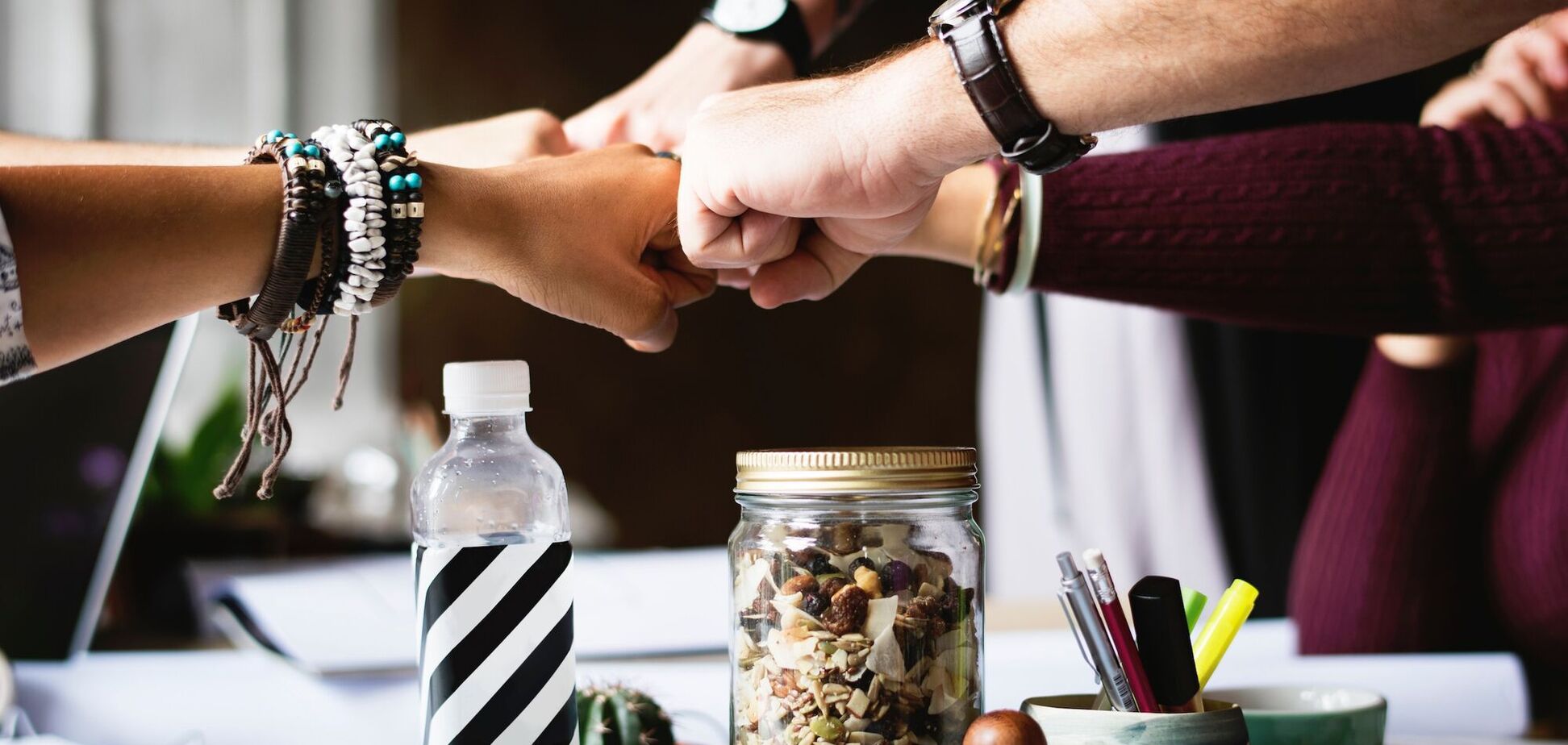 10 вредных привычек наших друзей, из-за которых мы толстеем