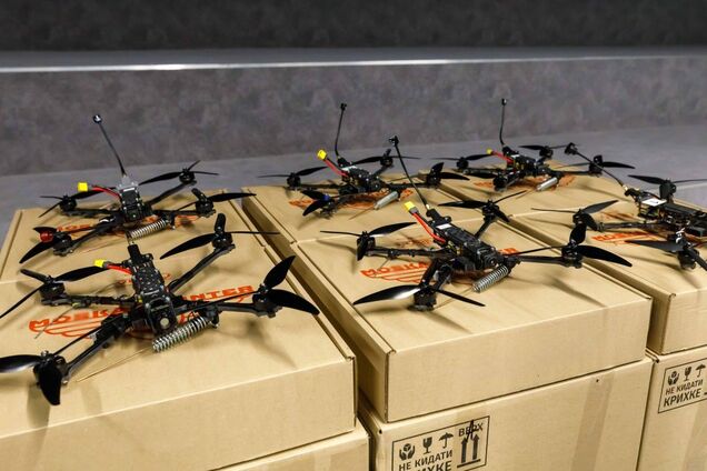 Смертельный сюрприз для врага: Порошенко передал партию новейших экспериментальных FPV-дронов бойцам батальона 'Ахиллес'