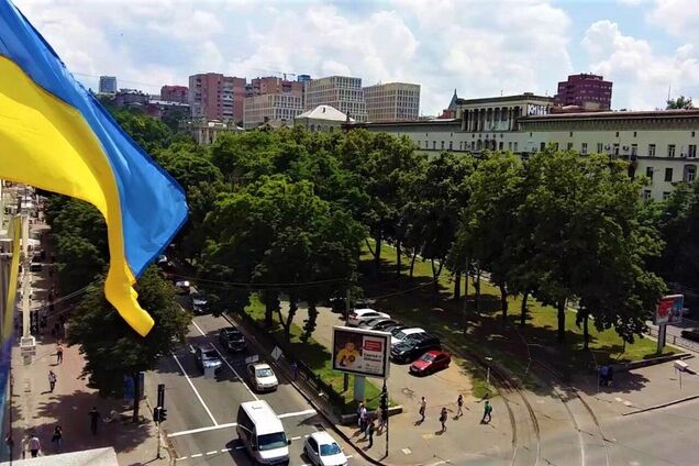 В центре Днепра напали на экс-военного с младенцем: может быть причастна охрана Тищенко. Видео