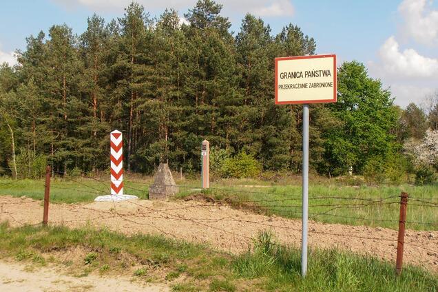 У Польщі заявили про складну ситуацію на кордоні й атаки озброєних груп