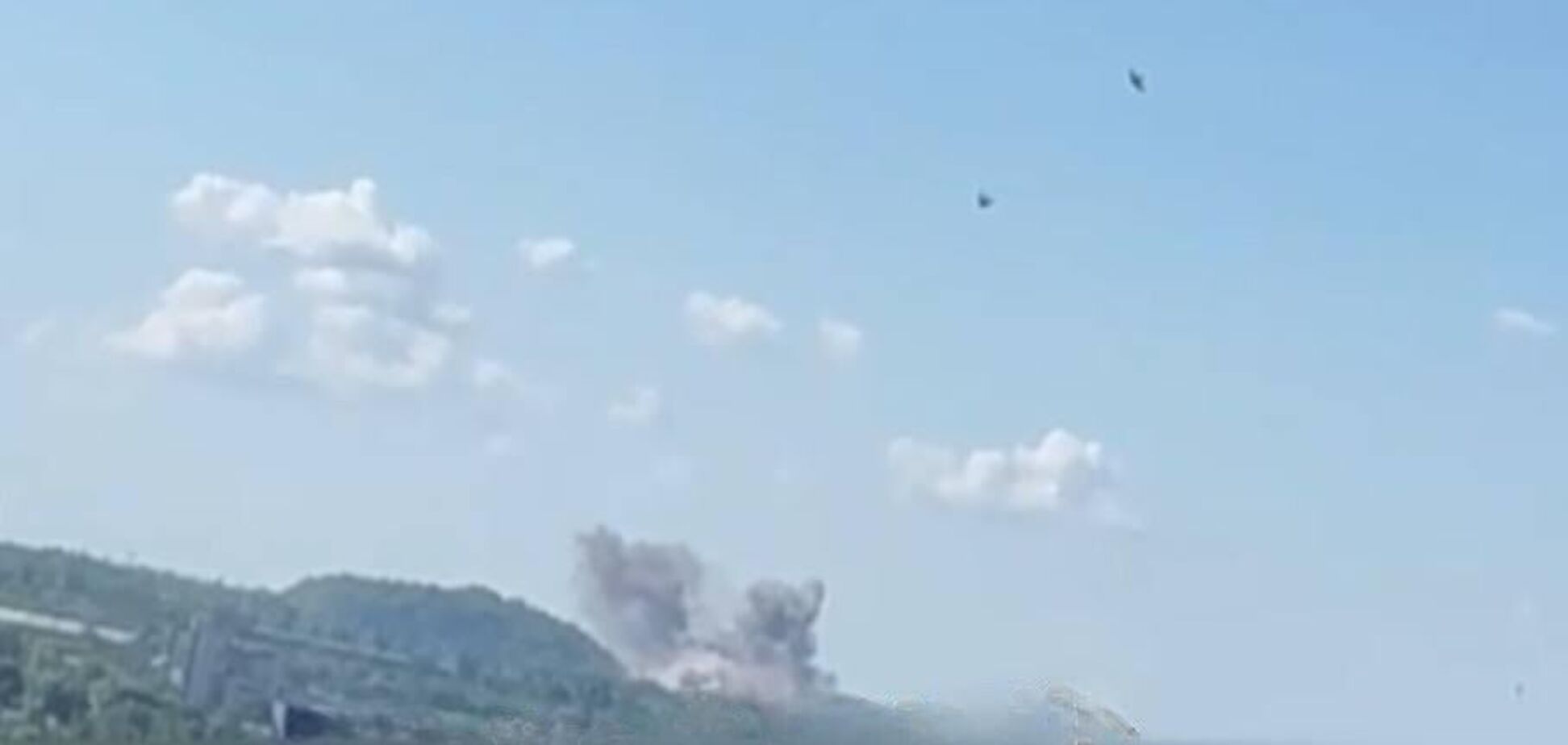 В окупованому Донецьку прогриміла серія вибухів, піднявся дим. Фото і відео