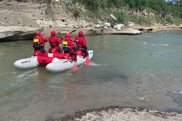 На Прикарпатті знайшли мертвим 17-річного хлопця, який зник під час купання на річці Черемош