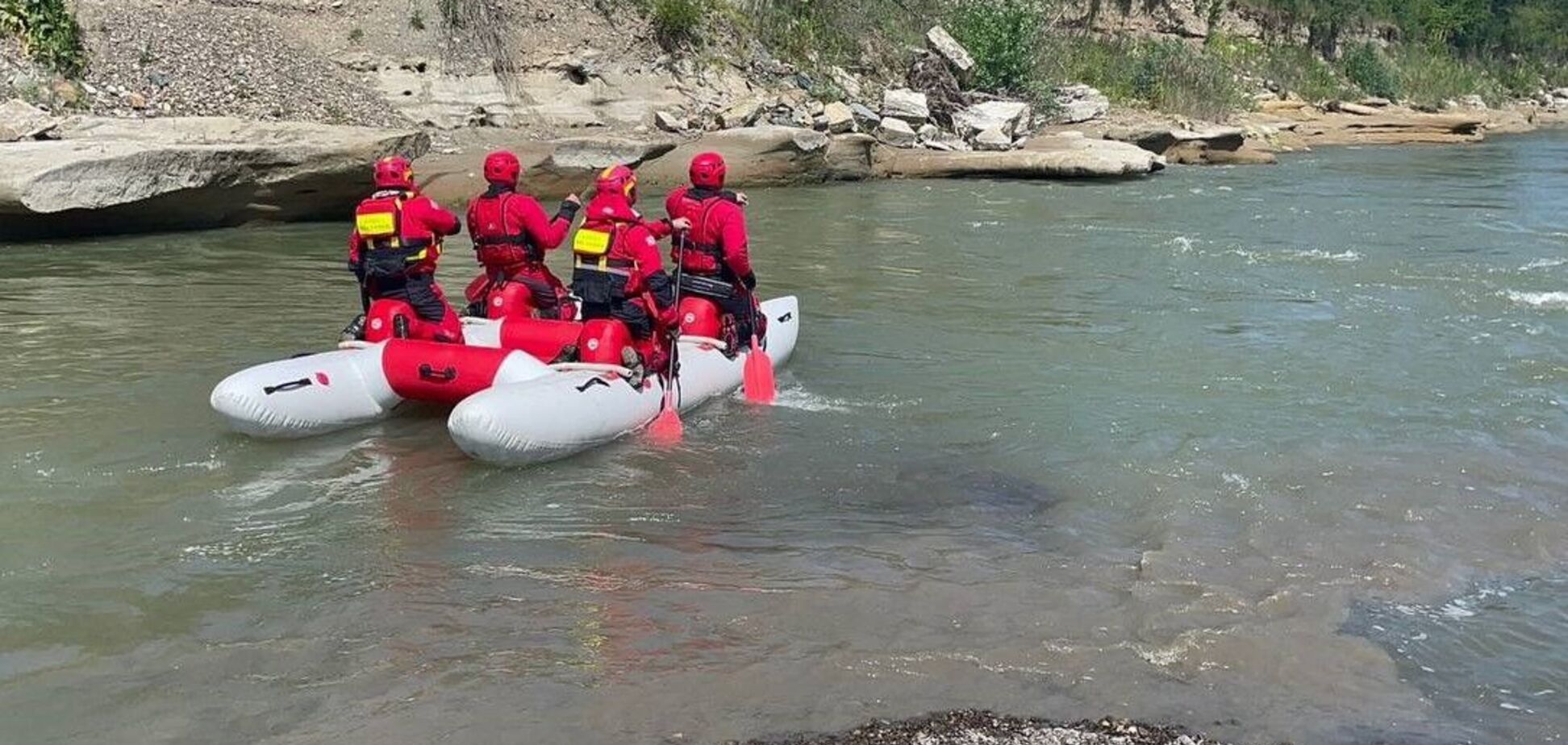 На Прикарпатье нашли мертвым 17-летнего парня, пропавшего во время купания на реке Черемош