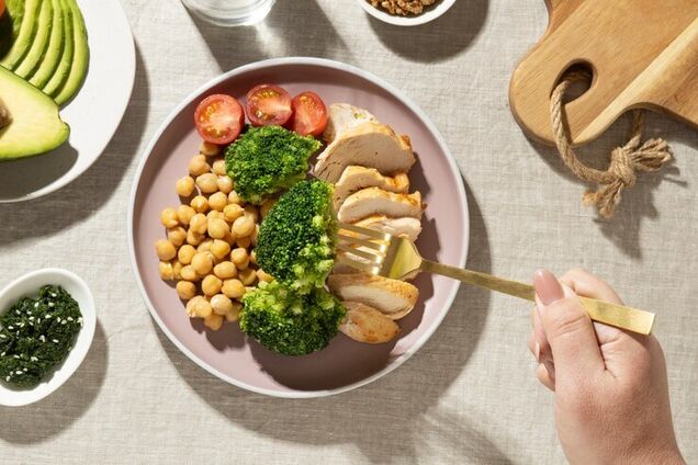 7 правил здорового і корисного обіду, щоб ваш живіт залишався плоским