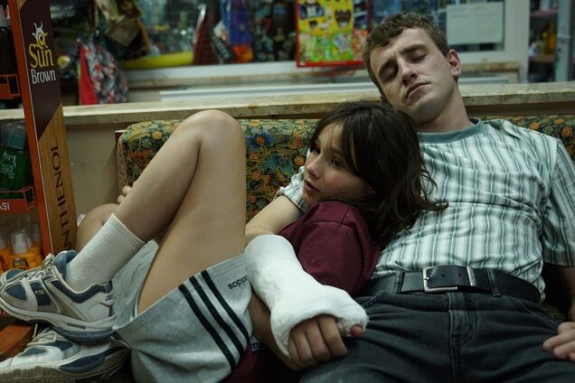 На Netflix вийшов фільм, який розібʼє вам серце: чому варто подивитися 'Після сонця' із Полом Мескалем