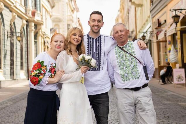 Зі сторони чоловіка приїхала лише одна людина. Зірка 'Жіночого кварталу' Ірина Сопонару розказала ексклюзивні деталі про своє весілля