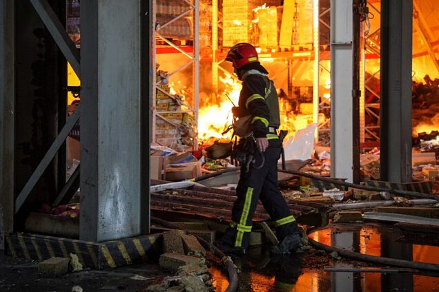 Окупанти завдали удару по Одесі, виникла пожежа: кількість постраждалих зросла до чотирьох. Фото і відео