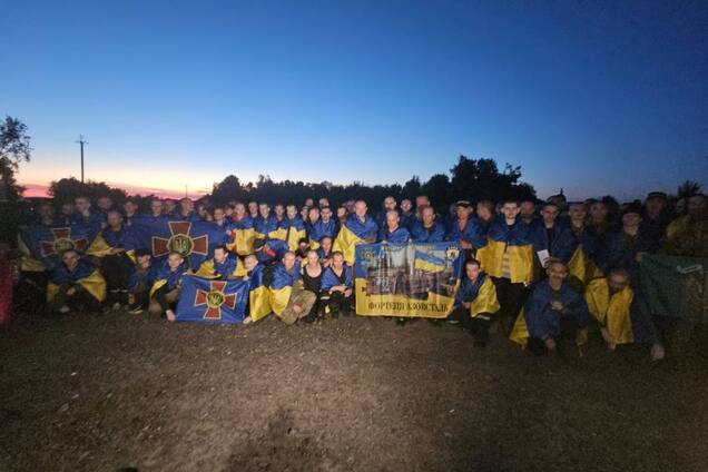 Україна повернула з російського полону ще 90 військовослужбовців. Фото і відео