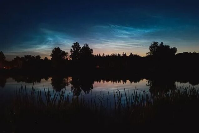 В небе на Волыни зафиксировали редкое атмосферное явление – серебристые облака. Фото