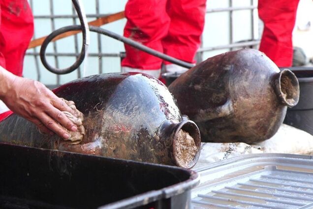 На дні Середземного моря знайшли 3300-річний корабель з неушкодженим вантажем. Фото