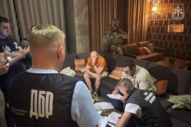 Тищенко розбив свої телефони під час обшуків. Відео