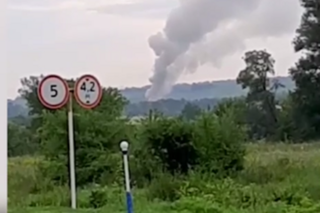 ГУР уразило польовий склад БК окупантів у Воронезькій області: спалахнула потужна пожежа з детонацією. Відео