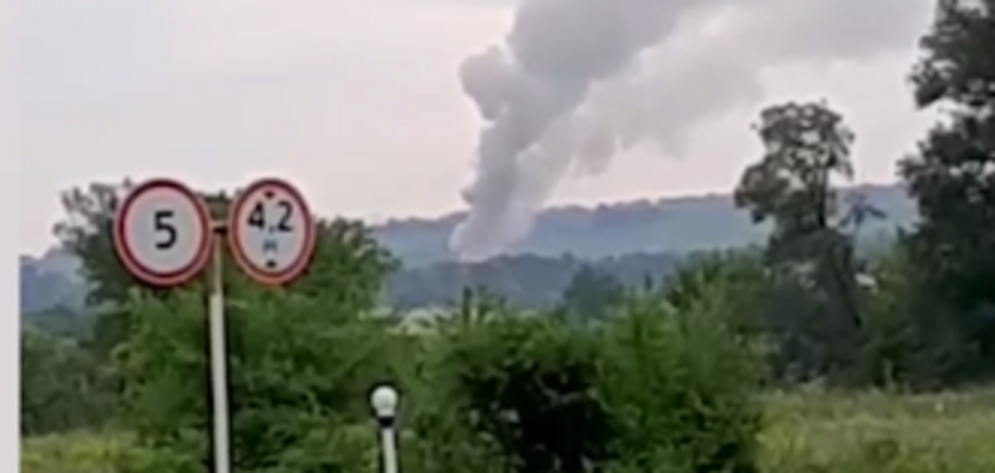 ГУР поразило полевой склад БК оккупантов в Воронежской области: вспыхнул мощный пожар с детонацией. Видео