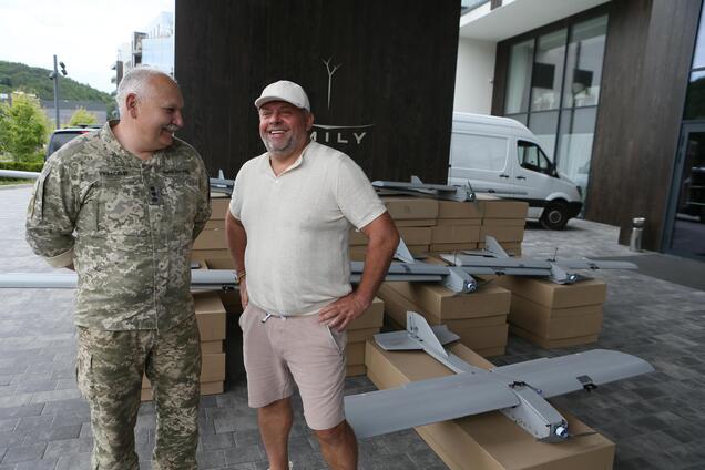 Григорій Козловський та Emily Resort передали захисникам дрони-камікадзе і технічне обладнання