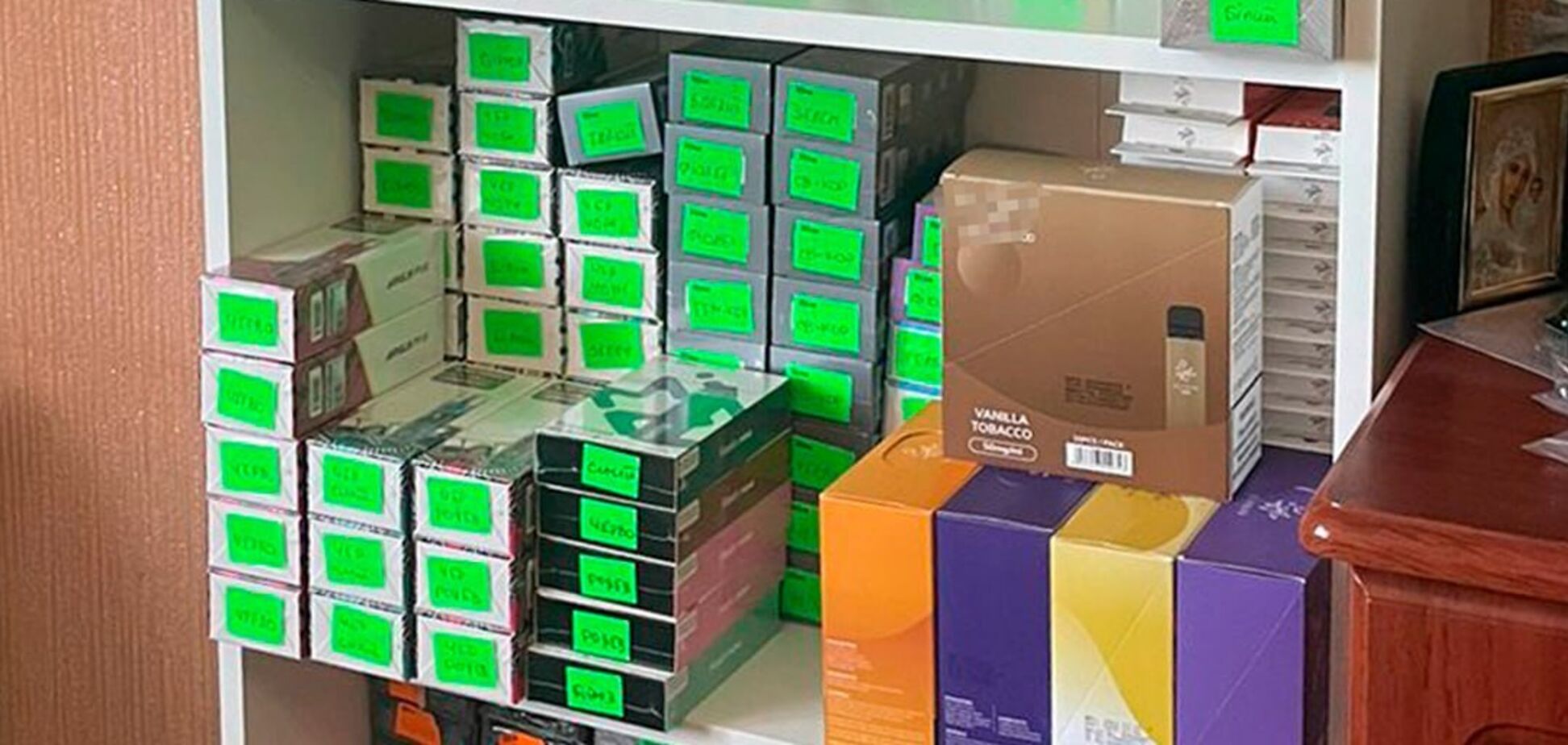 Українцям 'впарювали' контрафактні електронні сигарети через популярний месенджер