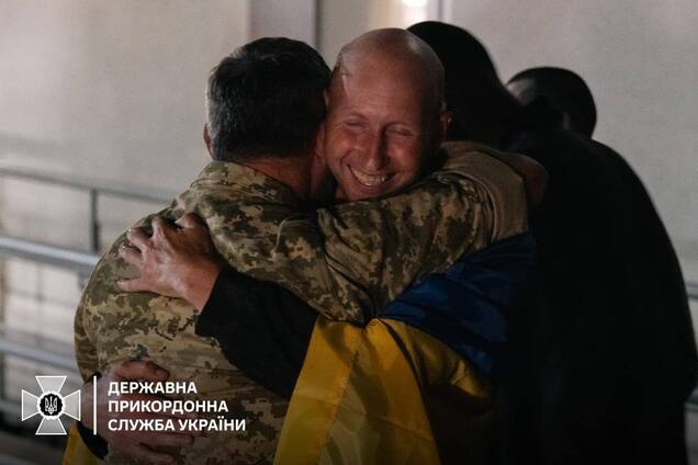 'Перші години після обміну': у ДПСУ показали зворушливі фото із звільненими з полону РФ захисниками