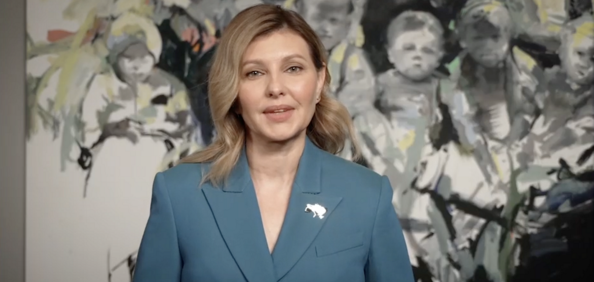 Жакет под цвет глаз и любимая брошь. Елена Зеленская поразила новым стильным образом