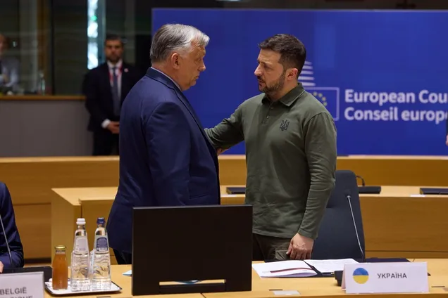 Зеленський і Орбан провели жваву розмову на саміті у Брюсселі: з’явилося відео