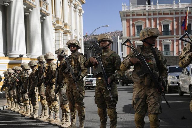 У Болівії відбулася спроба державного перевороту: військові штурмували президентський палац. Фото і відео
