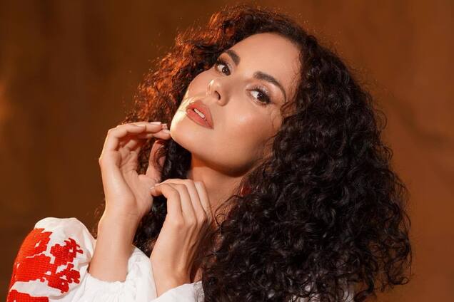 Настя Каменских объяснила, почему поет на русском языке, и впервые прокомментировала слухи о разводе с Потапом