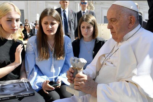 Вислухав свідчення: Папа Римський зустрівся з родичками засуджених в РФ полонених з 'Азову'. Фото