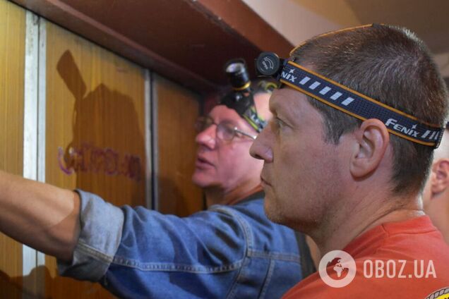 Спасатели помогли 4-летней девочке, застрявшей в лифте