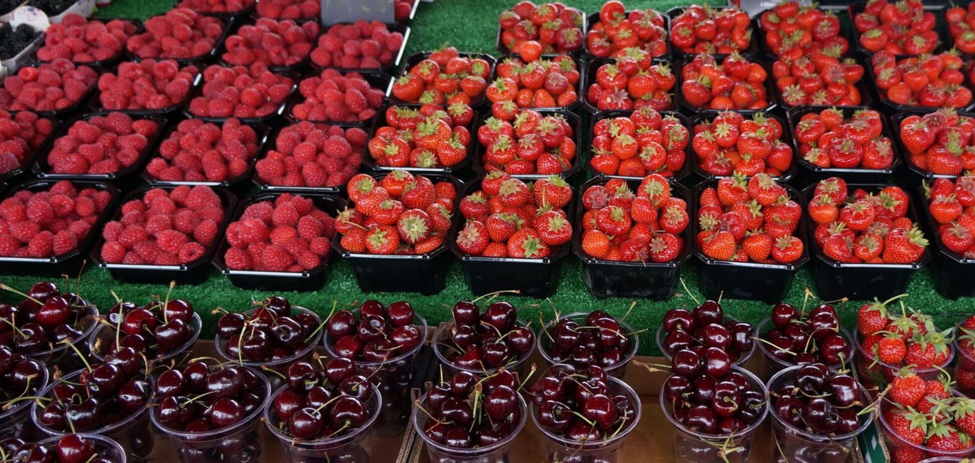 Малина и вишня резко подешевели по сравнению с прошлым годом