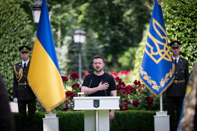 Зеленский вручил награды по случаю Дня Конституции: кто получил награды. Фото и видео