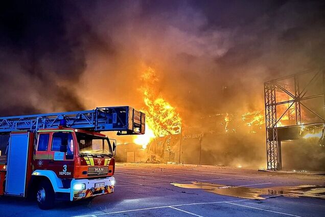 РФ ночью обстреляла Херсон, пострадали мирные люди