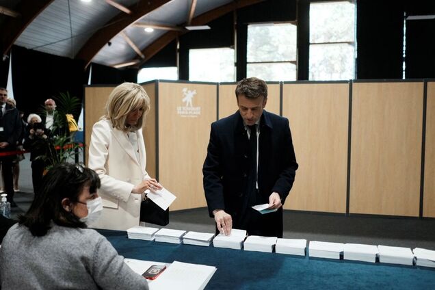 Во Франции накануне парламентских выборов лидируют ультраправые – результаты опроса