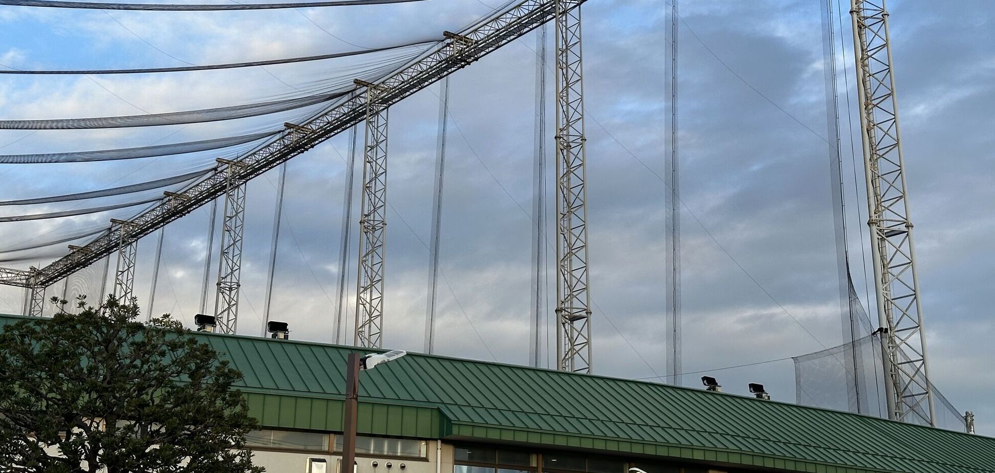 Безопасных мест в России не осталось: в Москве пытаются защититься от дронов сетками. Фото