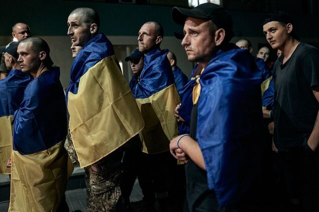 'Словно из концлагерей': сеть поразили фото, которые показали состояние освобожденных из российского плена украинцев