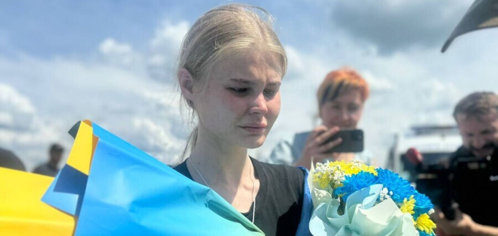 'Для тих, хто каже, що жінок не б'ють': звільнена з полону поліцейська Мар'яна Чечелюк показала синці на ногах після побиття у Росії