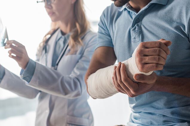 Отсрочка от мобилизации из-за сломанной руки: возможна ли и при каких условиях